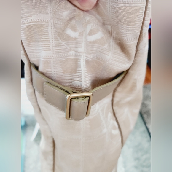 SOLD!!Original Chanel travel tote - Picture 5 of 16